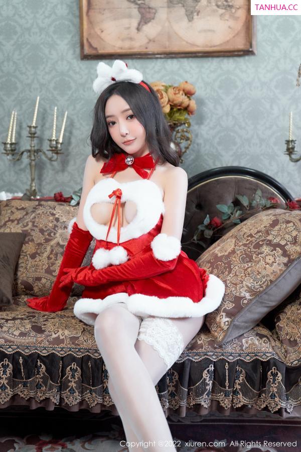 王馨瑶  [XiuRen]高清写真图 2022.12.26 No.6045 王馨瑶yanni 圣诞主题第10张图片